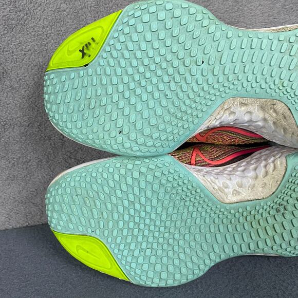 Nike ZoomX Invincible Run Flyknit DJ5926-700 Sneaker Women 8.5 Volt Bright Mango - Picture 9 of 10